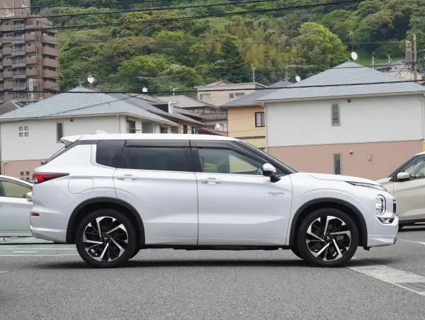 2022 Mitsubishi Outlander — photo 3