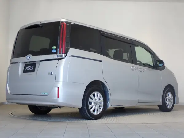 2021 Toyota Noah — photo 2