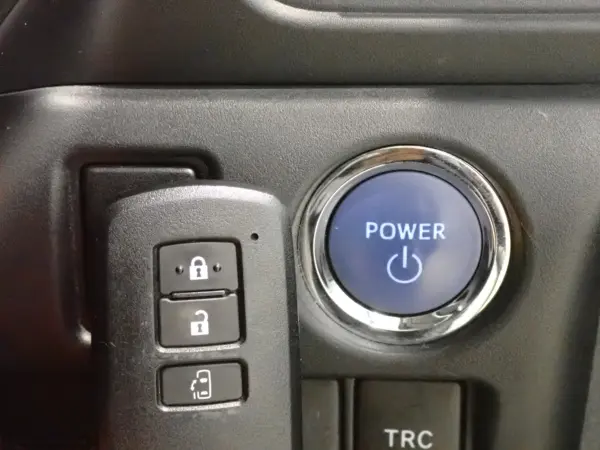 Toyota Noah 1.8 Hybrid X — photo 8
