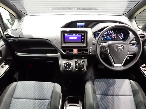 Toyota Noah 1.8 Hybrid X — photo 9