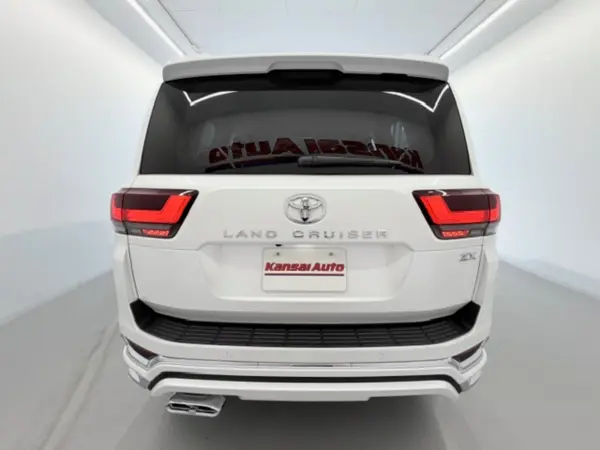 2025 Toyota Landrcuiser 300 — photo 3