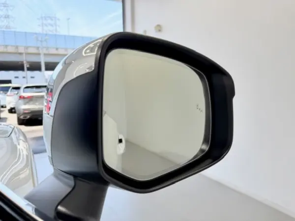 Toyota Land Cruiser 300 3.5 ZX 4WD Modellista Aero/Sunroof/JBL/Electric Rear Diff/Rear Entertainment/Cold Spec/Cool Box/MOP Roof Rails/Tonneau Cover/Genuine Floor Mats & Visors/HUD/BSM/HDMI/Apple CarPlay (Precious White Pearl) — photo 9