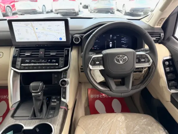 2025 Toyota Landrcuiser 300 — photo 2