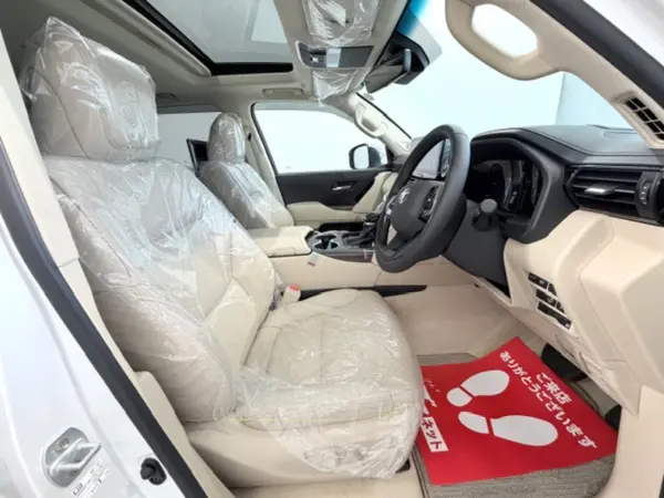 Toyota Land Cruiser 300 3.5 ZX 4WD Modellista Aero/Sunroof/JBL/Electric Rear Diff/Rear Entertainment/Cold Spec/Cool Box/MOP Roof Rails/Tonneau Cover/Genuine Floor Mats & Visors/HUD/BSM/HDMI/Apple CarPlay (Precious White Pearl) — photo 7