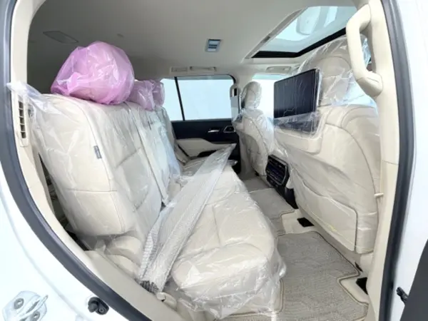 Toyota Land Cruiser 300 3.5 ZX 4WD Modellista Aero/Sunroof/JBL/Electric Rear Diff/Rear Entertainment/Cold Spec/Cool Box/MOP Roof Rails/Tonneau Cover/Genuine Floor Mats & Visors/HUD/BSM/HDMI/Apple CarPlay (Precious White Pearl) — photo 8