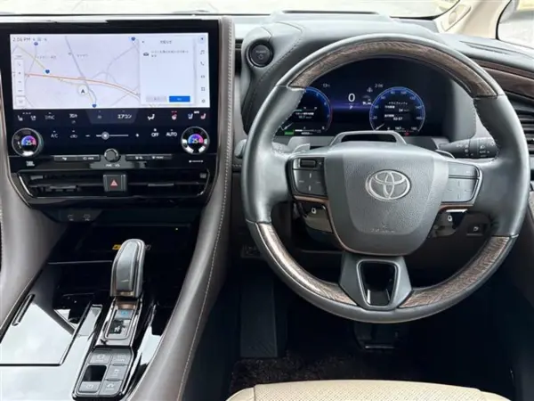 2024 Toyota Alphard — photo 3