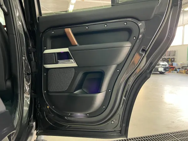 2023 Landrover Defender — photo 9 | Tuminion Kenya