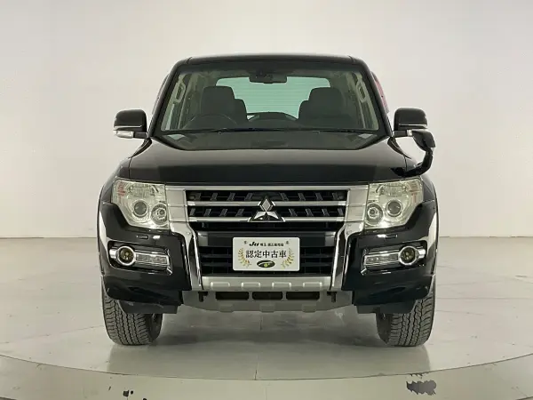 2015 Mitsubishi Pajero — photo 2 | Tuminion Kenya