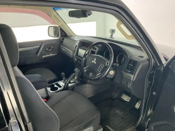 2015 Mitsubishi Pajero — photo 8 | Tuminion Kenya
