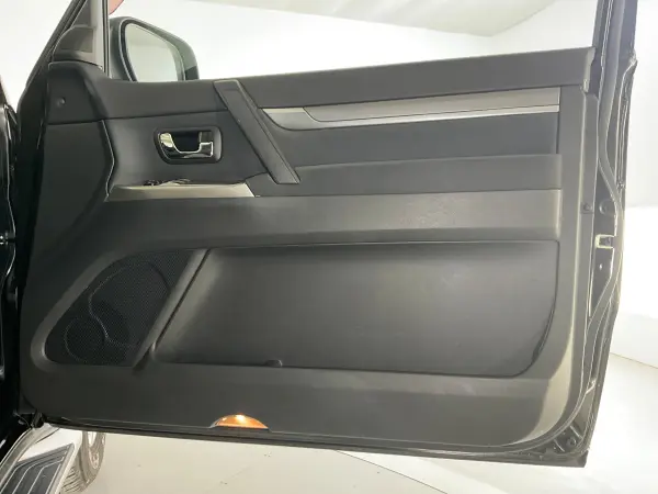 2015 Mitsubishi Pajero — photo 9 | Tuminion Kenya