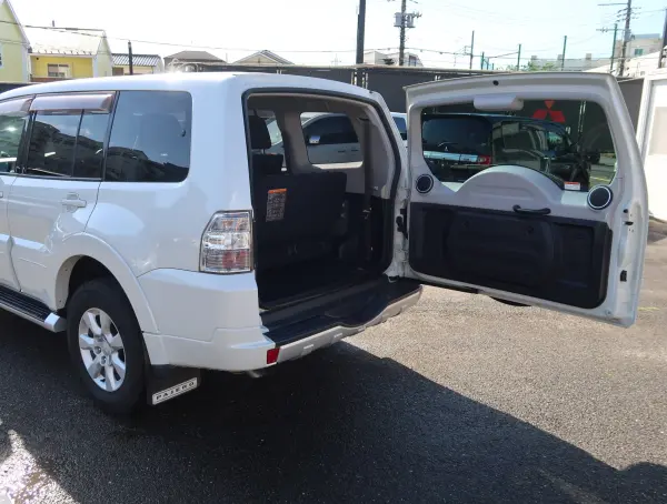 2010 Mitsubishi Pajero — photo 3 | Tuminion Kenya