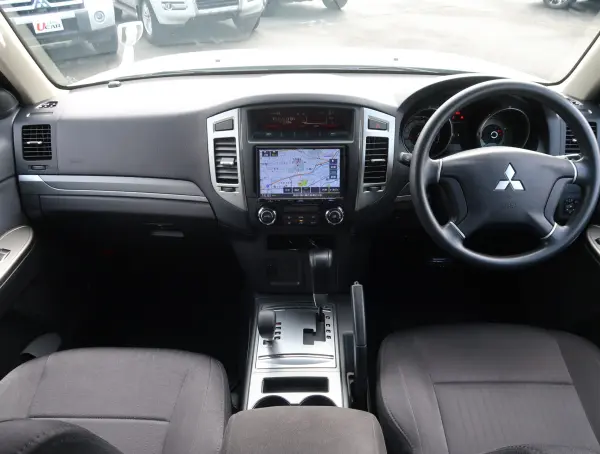 2015 Mitsubishi Pajero — photo 3 | Tuminion Kenya