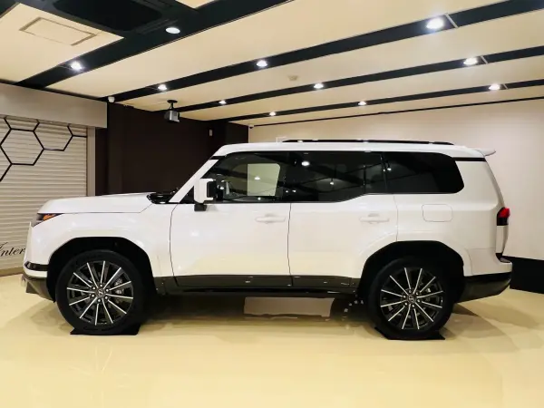 2025 Lexus Gx — photo 2