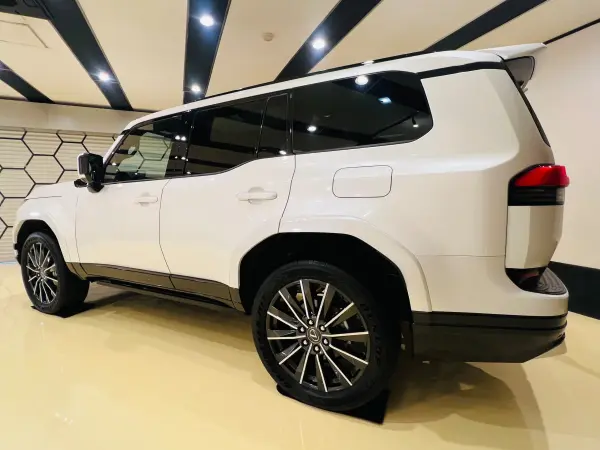 2025 Lexus Gx — photo 3