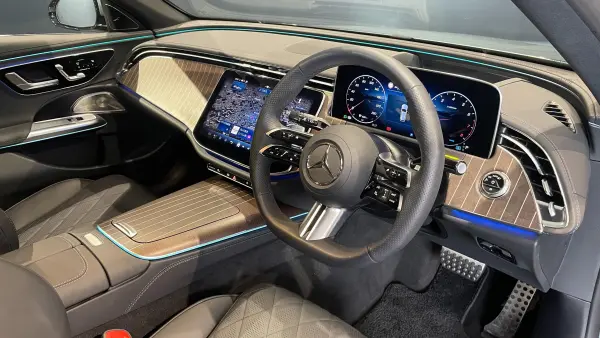 Mercedes-Benz E-Class Wagon E300 Exclusive AMG Line Package (ISG) MP202601 Leather Exclusive P Panoramic Roof (Verde Silver) — photo 7