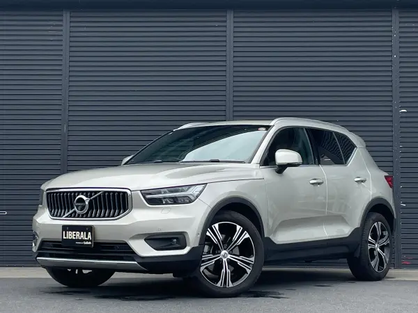Volvo XC40 T4 AWD Inscription 4WD One Owner Panoramic Sliding Roof Harman/Kardon 360° Camera ACC LKA BSM Brown Leather Heated Seats All Seats Power Seats with Memory Steering Heater Power Tailgate Navigation 12-Segment CarPlay Android Auto BT USB LED Auto High Beam ETC (Luminous Sand Metallic) — photo 8