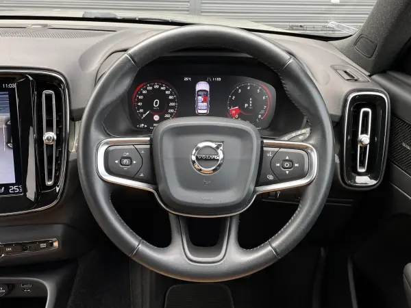 Volvo XC40 T4 AWD Inscription 4WD One Owner Panoramic Sliding Roof Harman/Kardon 360° Camera ACC LKA BSM Brown Leather Heated Seats All Seats Power Seats with Memory Steering Heater Power Tailgate Navigation 12-Segment CarPlay Android Auto BT USB LED Auto High Beam ETC (Luminous Sand Metallic) — photo 7