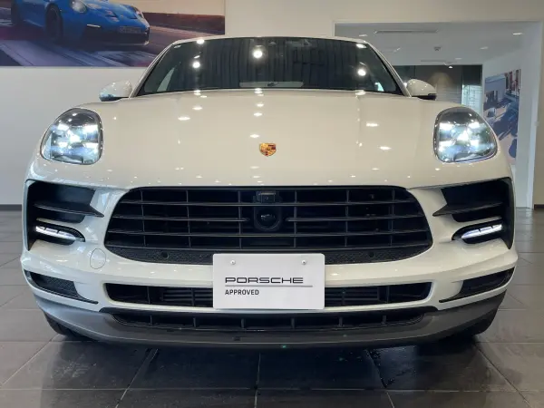 2021 Porsche Macan — photo 2
