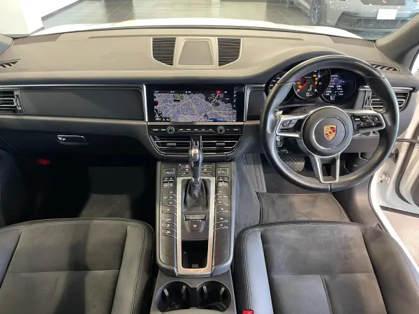 Porsche Macan PDK 4WD Certified Used Car / Power Steering Plus / Panoramic Roof System / Front Seat Heater / LED Headlights (PDLS) 18-inch Macan S Wheels / Privacy Glass (White) — photo 8