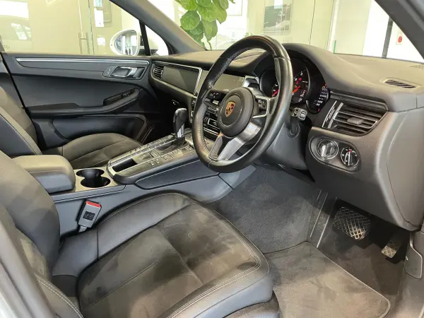 Porsche Macan PDK 4WD Certified Used Car / Power Steering Plus / Panoramic Roof System / Front Seat Heater / LED Headlights (PDLS) 18-inch Macan S Wheels / Privacy Glass (White) — photo 9