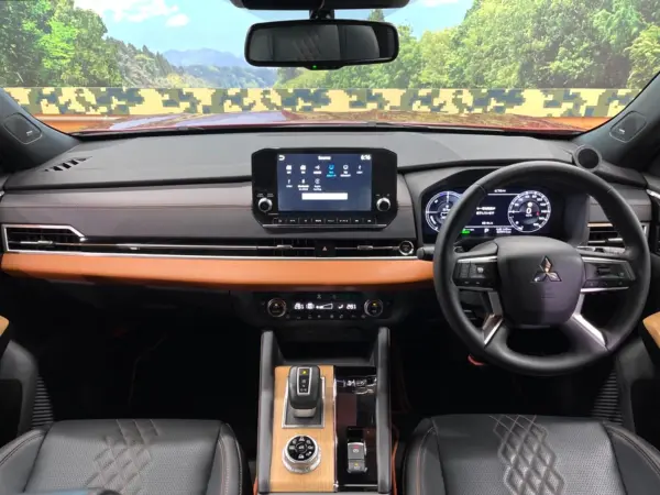 2022 Mitsubishi Outlander — photo 2