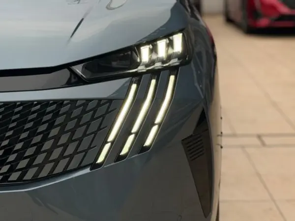 Peugeot 3008 GT Alcantara Package Hybrid — photo 9