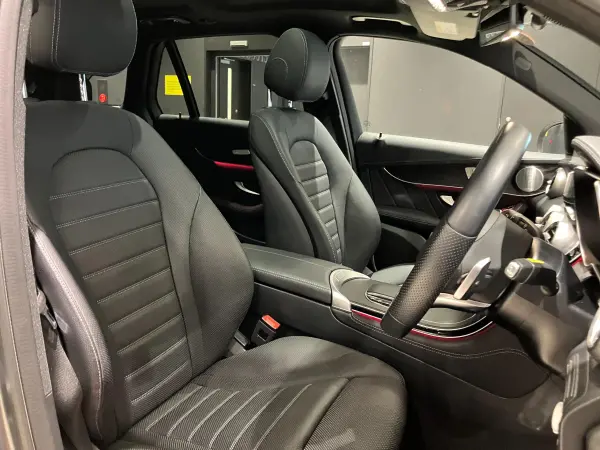 Mercedes-Benz GLC300 4MATIC AMG Line 4WD — photo 8