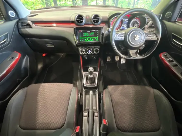 2022 Suzuki Swift — photo 2