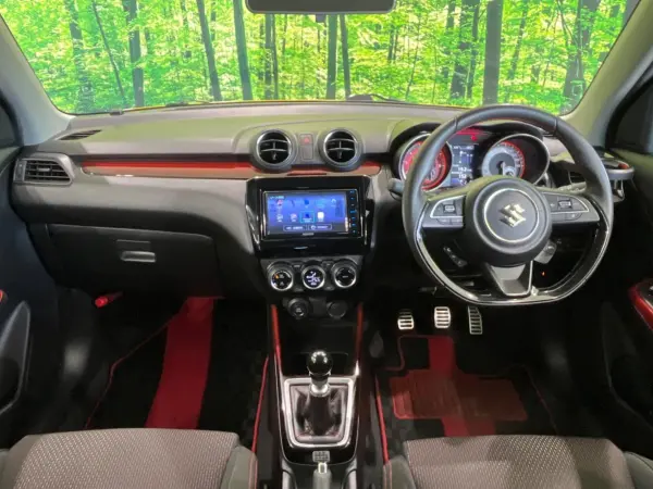 2022 Suzuki Swift — photo 2