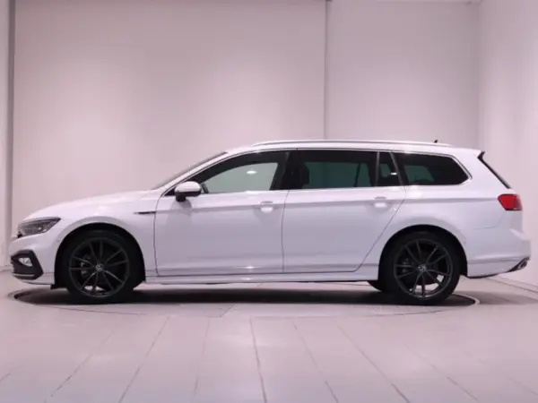 2024 Volkswagen Passat — photo 3