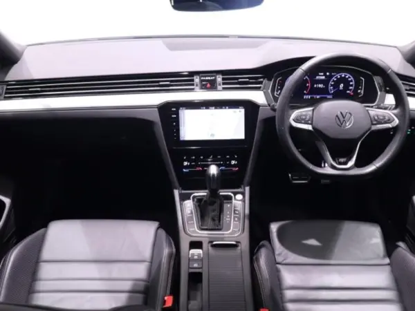 2024 Volkswagen Passat — photo 2