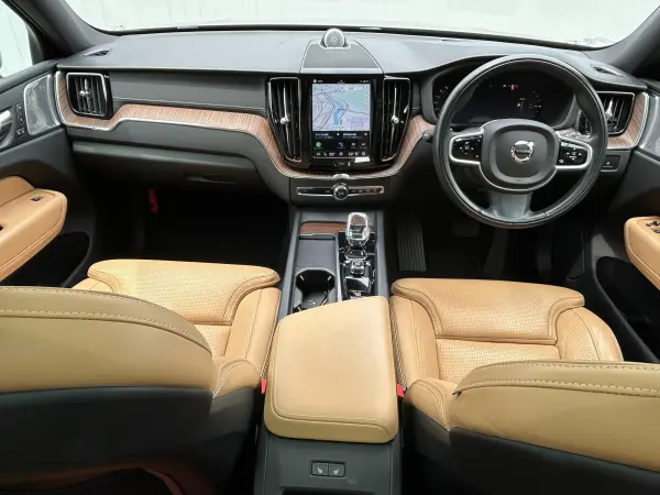 2021 Volvo Xc60 — photo 3