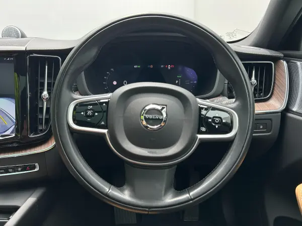 Volvo XC60 Recharge Plug-in Hybrid T8 AWD Inscription 4WD — photo 8