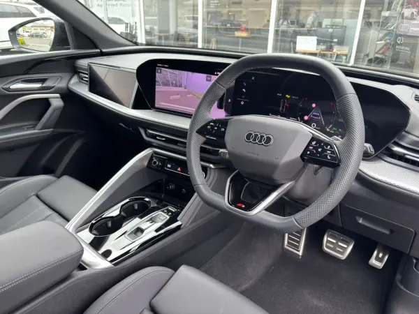 Audi Q5 TDI Quattro 150kW Advanced S Line Package Diesel Turbo 4WD Demo Up/Technology Package Pro/Black Style/Leather & Seat Heater/Lighting Package/Passenger Monitor/ACC/AT Trunk/360 Camera/Multi-Color Ambient Light/Smartphone Interface/Certified Used Car (Mythos Black M) — photo 8