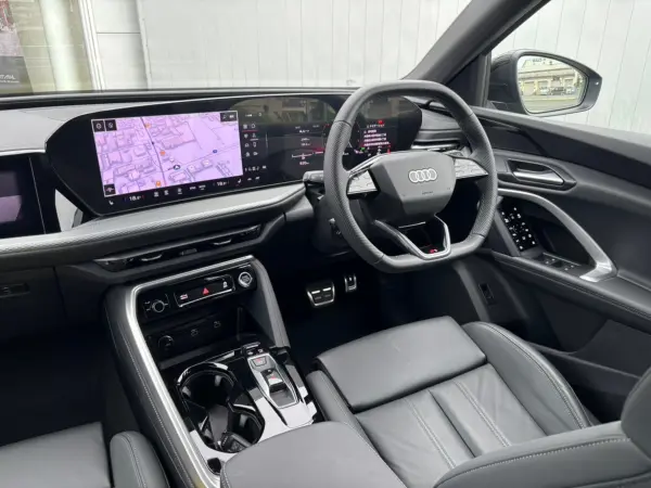 Audi Q5 TDI Quattro 150kW Advanced S Line Package Diesel Turbo 4WD Demo Up/Technology Package Pro/Black Style/Leather & Seat Heater/Lighting Package/Passenger Monitor/ACC/AT Trunk/360 Camera/Multi-Color Ambient Light/Smartphone Interface/Certified Used Car (Mythos Black M) — photo 9