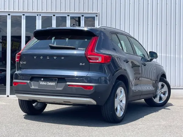 2021 Volvo Xc40 — photo 2