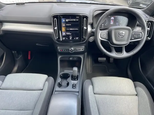 2021 Volvo Xc40 — photo 3