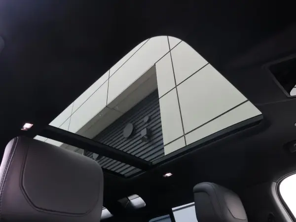 2024 Landrover Defender — photo 3