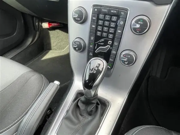 2018 Volvo V40 — photo 7 | Tuminion Kenya