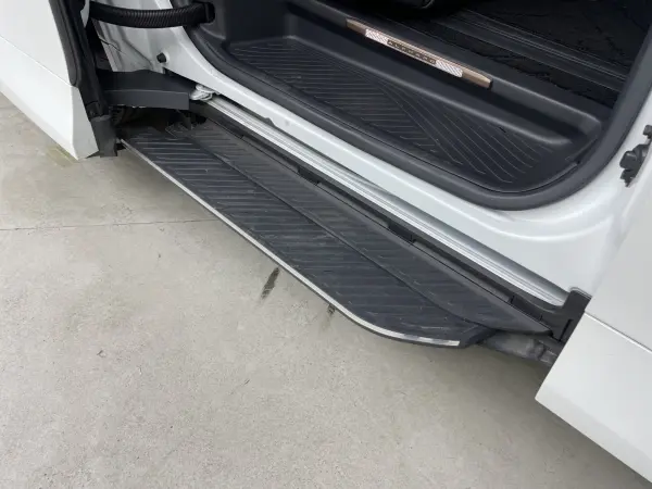 2023 Toyota Alphard — photo 2