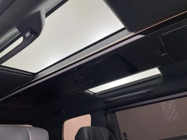 2023 Toyota Alphard — photo 3