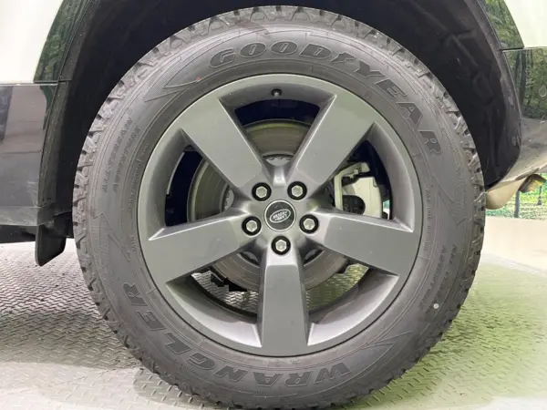 Land Rover Defender 90 X Dynamic HSE D350 (Fuji White (Solid)) — photo 8