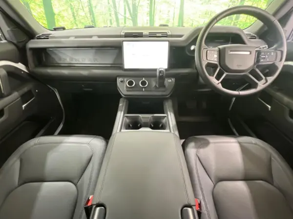 2025 Landrover Defender — photo 2