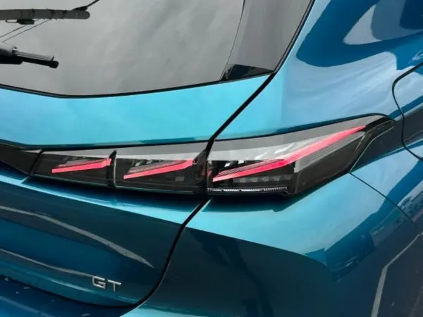 Peugeot 308 GT Hybrid MHEV — photo 9