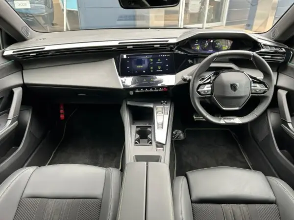 2025 Peugeot 308 — photo 2