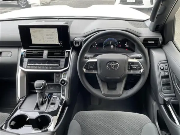 2025 Toyota Landrcuiser 300 — photo 2