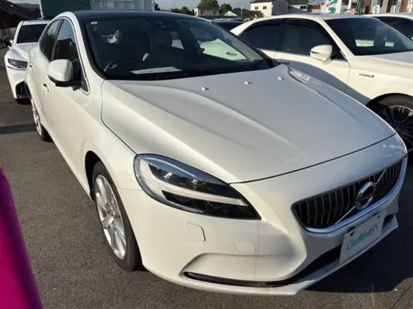 2019 Volvo V40 — photo 3