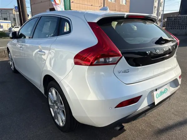 Volvo V40 T3 Classic Edition Leather Seats Sunroof (White) — photo 7