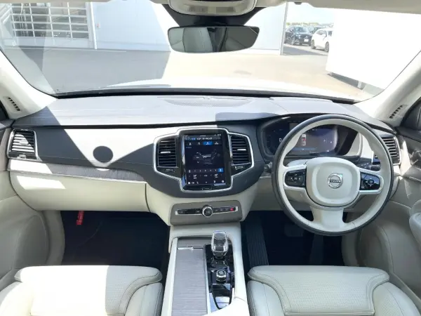 2025 Volvo Xc90 — photo 2