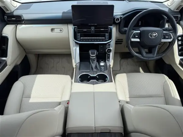 2025 Toyota Landrcuiser 300 — photo 2
